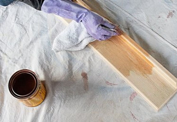 Un especiero de madera