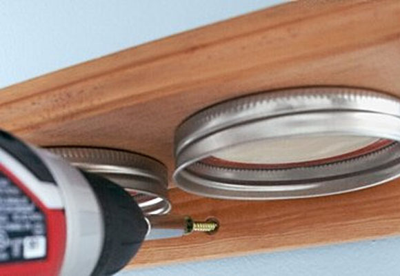 Un especiero de madera