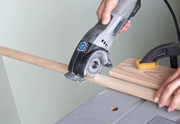 Un juguete de madera para el jardín