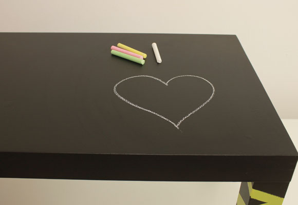 Convierte una mesa en una pizarra para los peques 8 Convierte una mesa en una pizarra para los peques