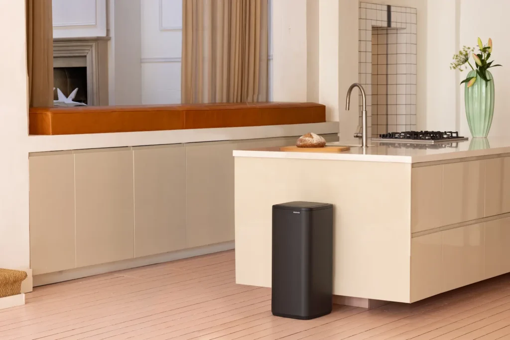 Foto: Cubo Bo touch Bin 30L, color Mineral Infinite Grey de Brabantia